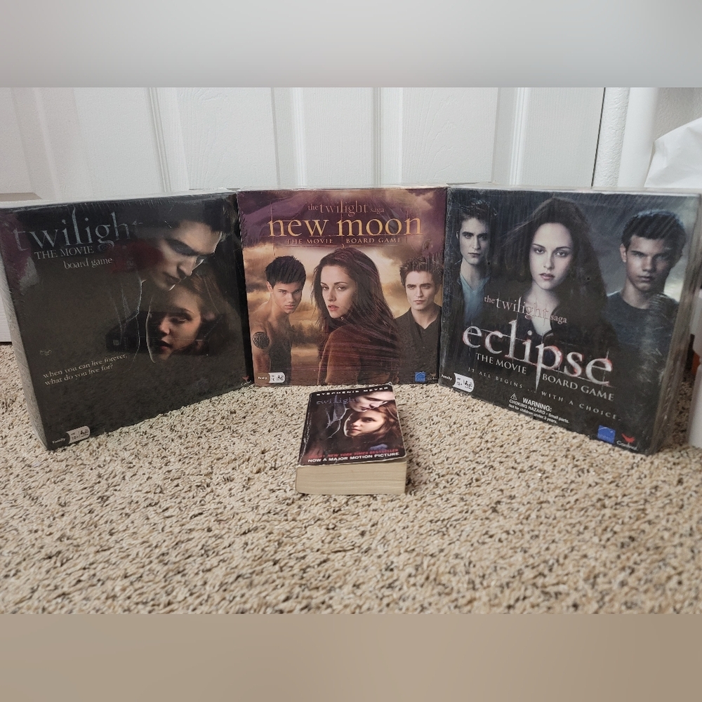 Twilight HUGE Collectors Game And Book Set For Sale